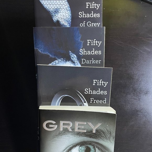 FIFTY SHADES in 4 BOOKS Brand New!! (Private Readings not Included!!) Great Gift - Picture 2 of 8